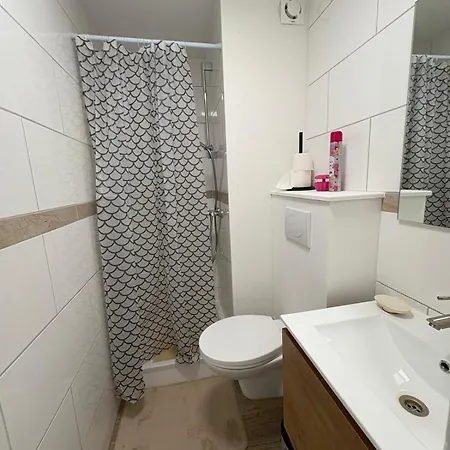 Appartement De Lux , 3 Borders , Free Parking , *