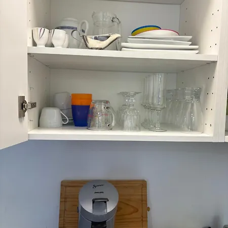 De Lux , 3 Borders , Free Parking , *